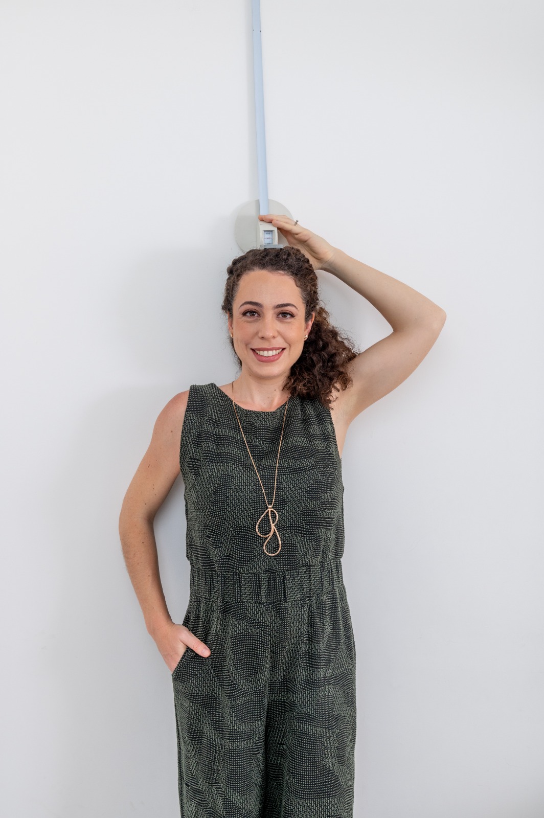 Foto da Dra. Julia Melardi no consultório